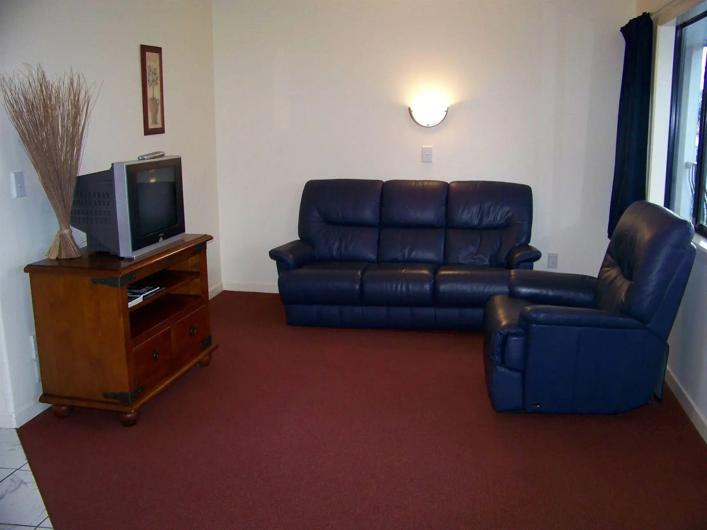 Aaron Court Motor Inn