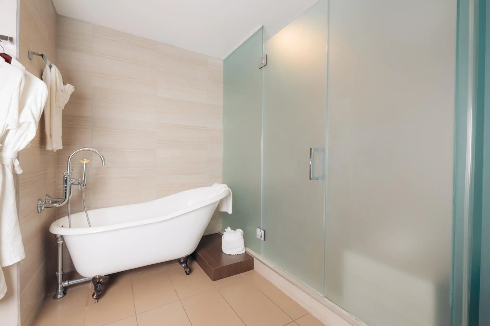 The Cove Hotel, Long Beach