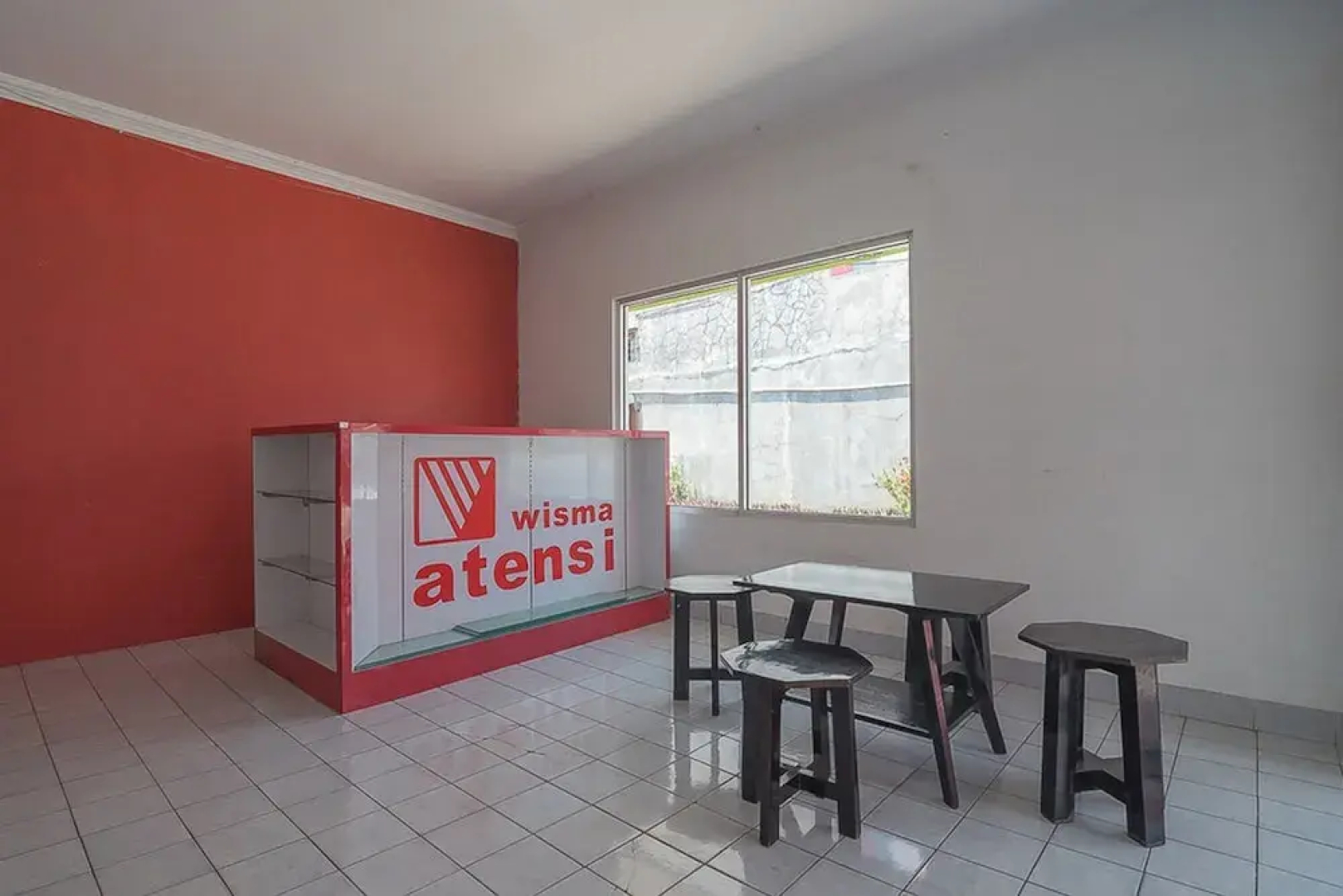 RedDoorz Plus near Alun Alun Kuningan