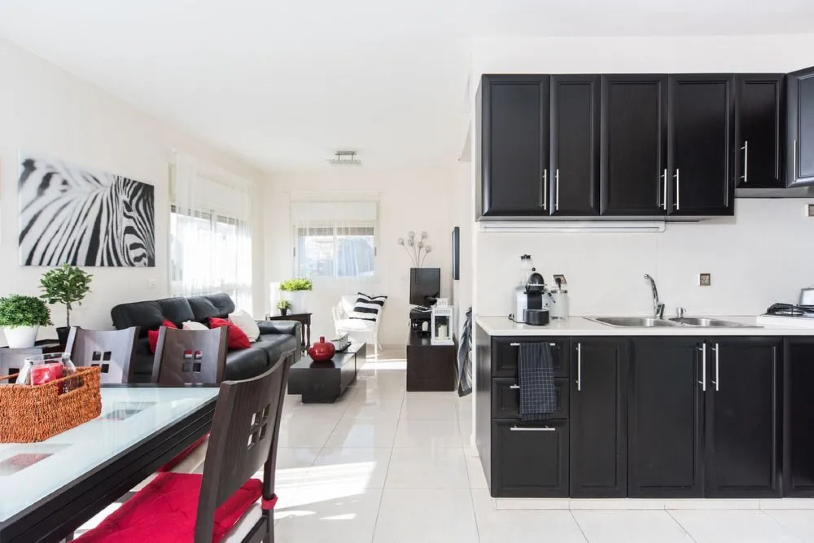 Spacious Duplex with Terrace 3-min From the Beach