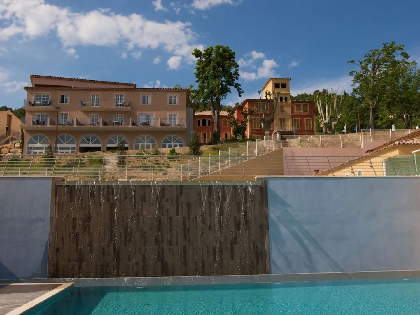 Neat Apartment With Dishwasher, in the Middle of Provence