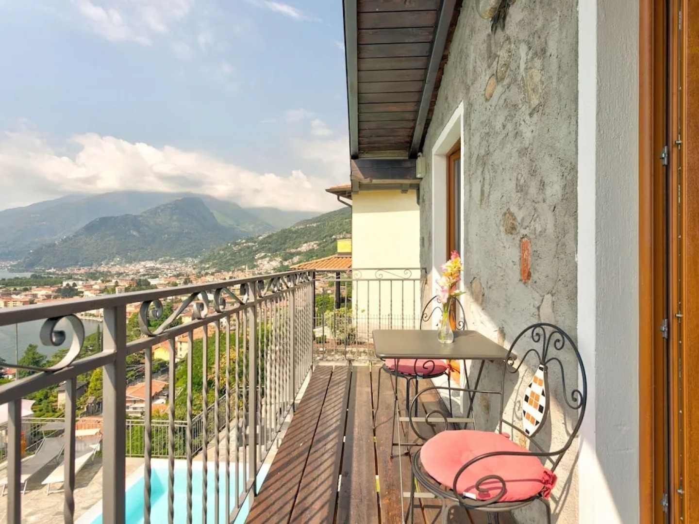 Modern Holiday Home with Swimming Pool in Gravedona