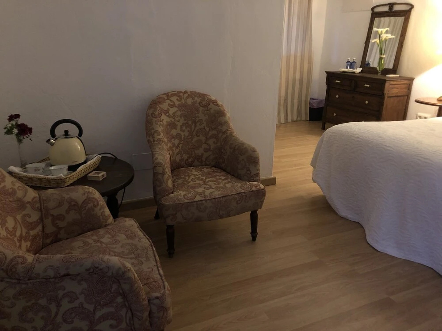 El Estanque y El Almendro