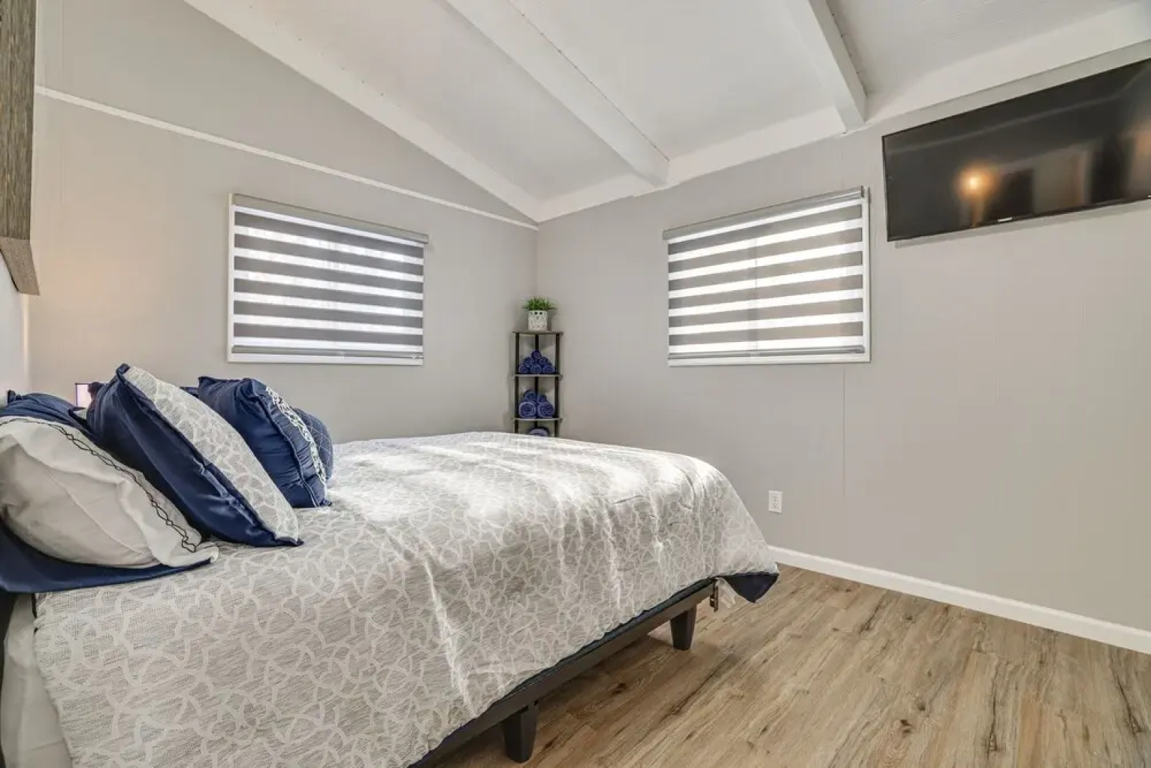 Tobyhanna Home w/ Private Hot Tub & Pool Table!