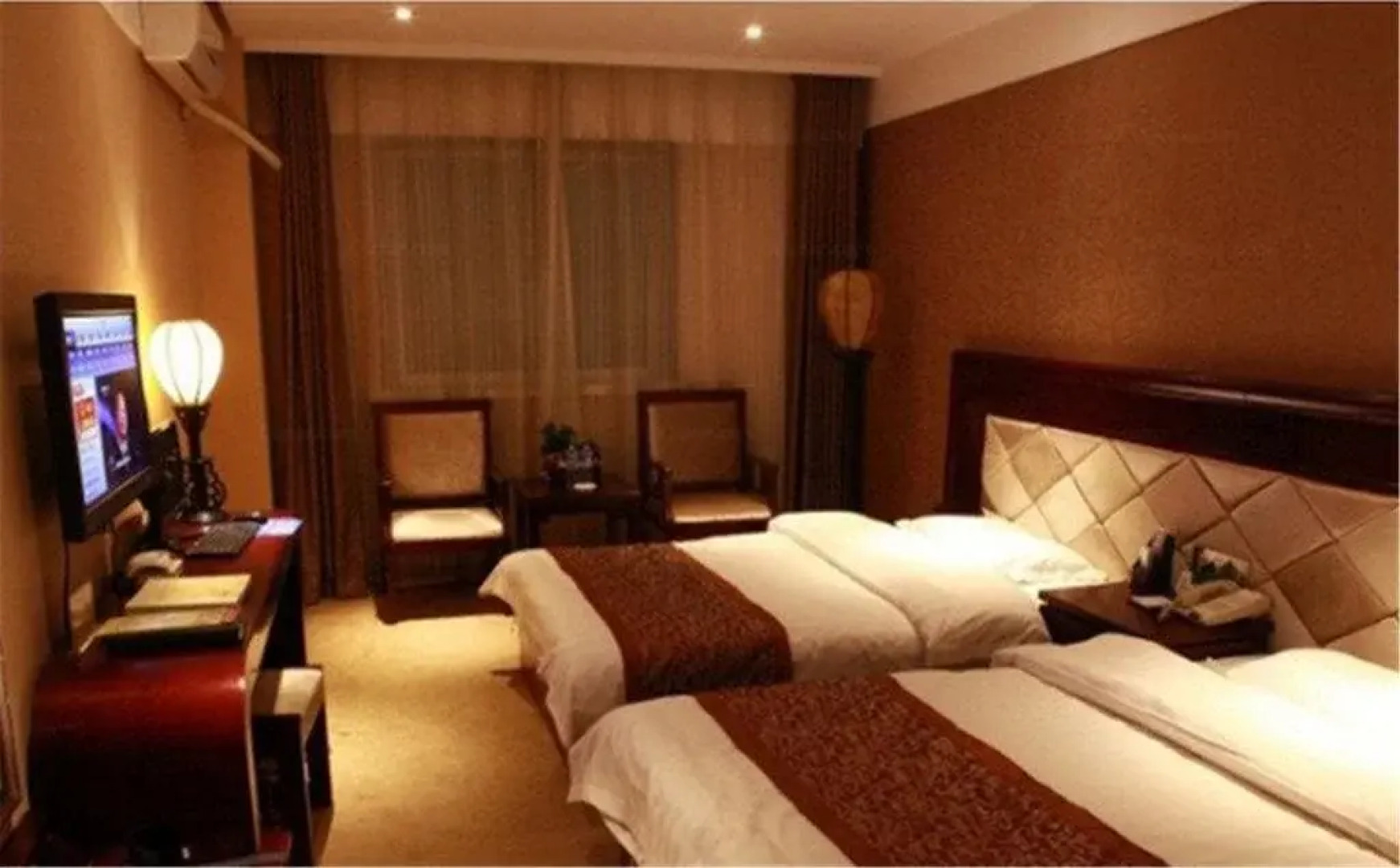 Zhang Ye Post and Telecommunications Hotel