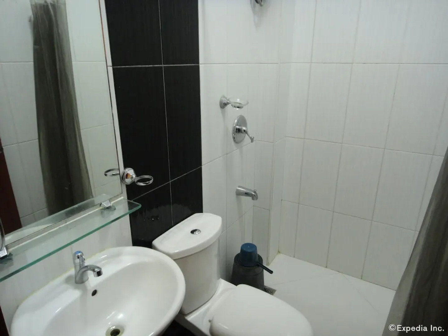 Aquari Travelers Suites