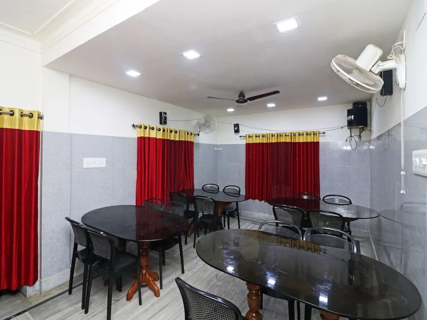 OYO 18666 Annapurna Plaza