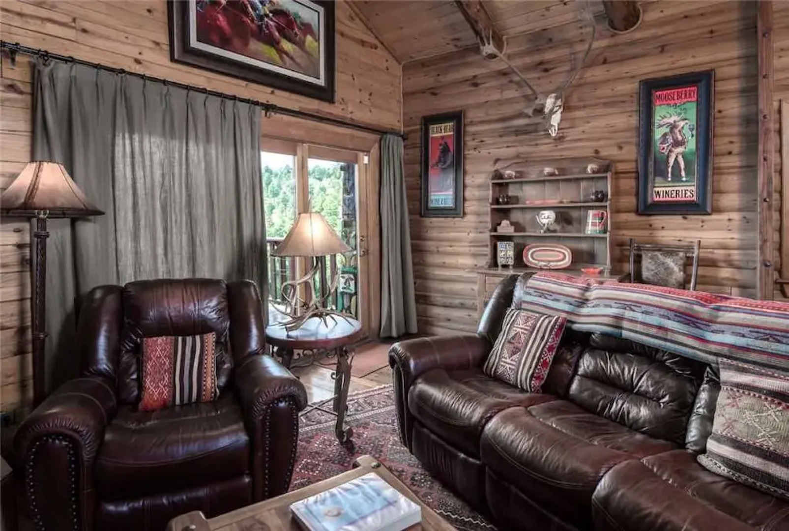 Buena Vida - Three Bedroom Cabin with Hot Tub