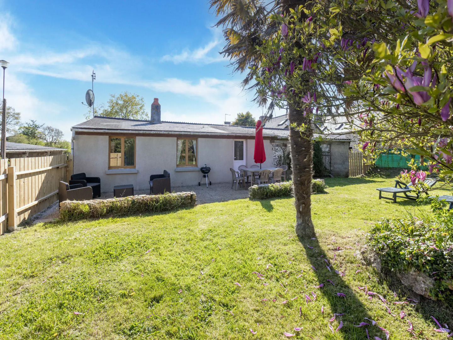 Blissful Holiday Home With Garden, Terrace and Barbecue