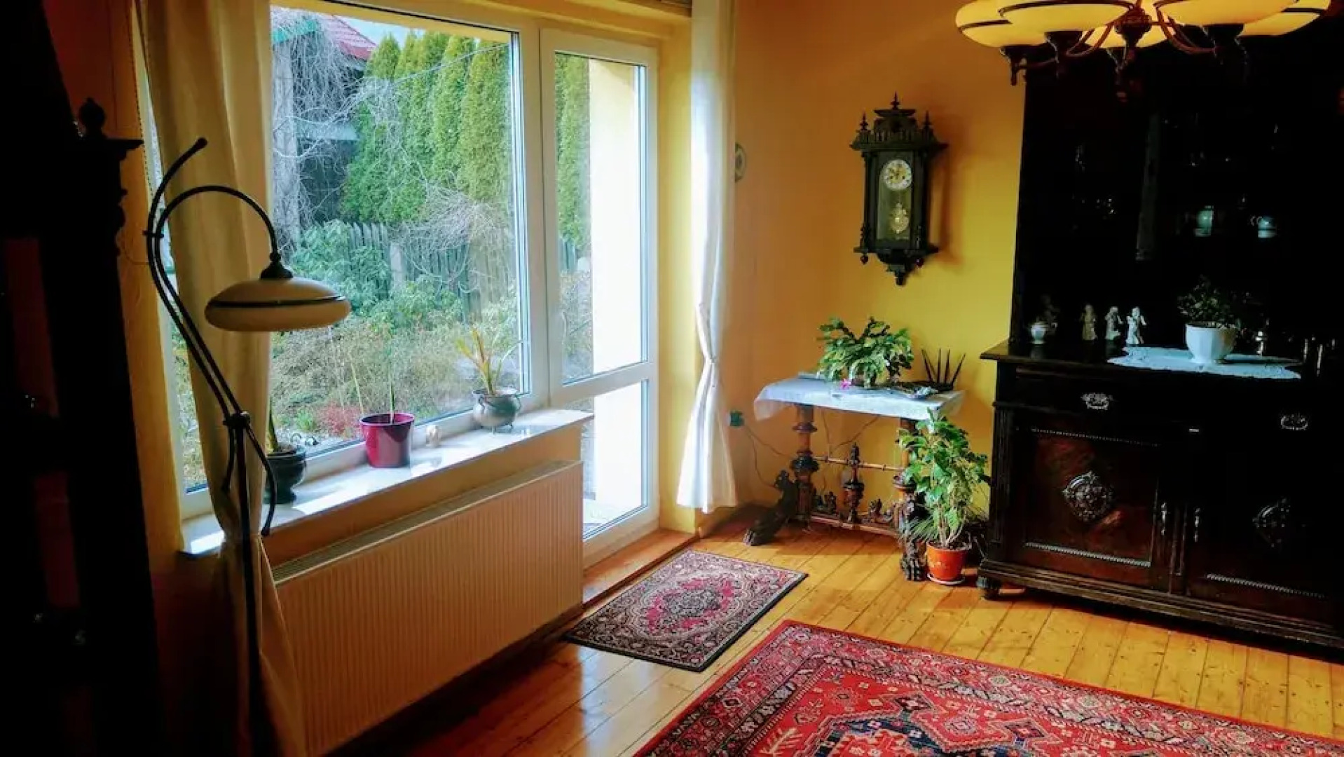 Apartment Under Cedar