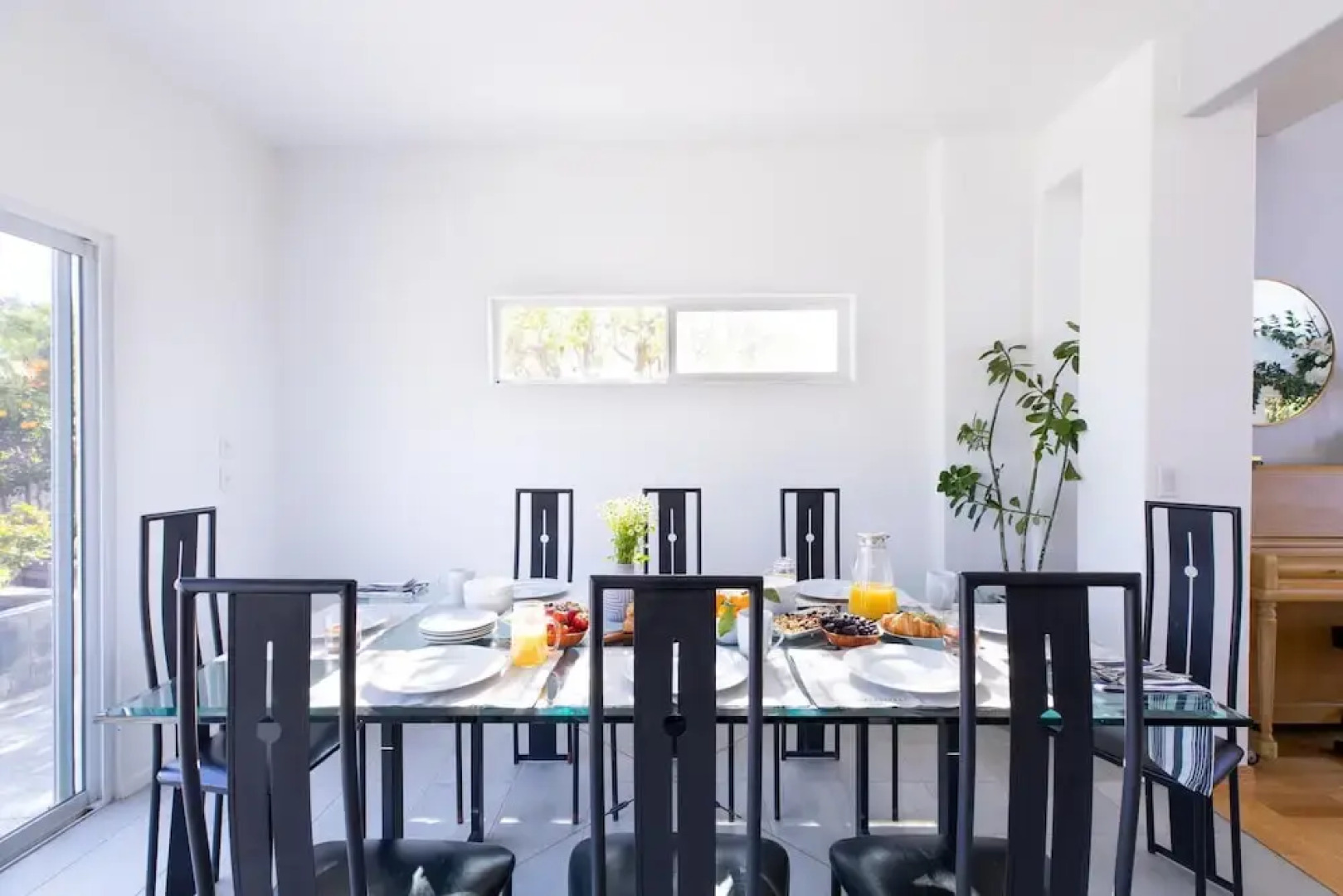 Beachcomber by AvantStay | 1 Block from Beach - Modern Estate w/ Ocean Views