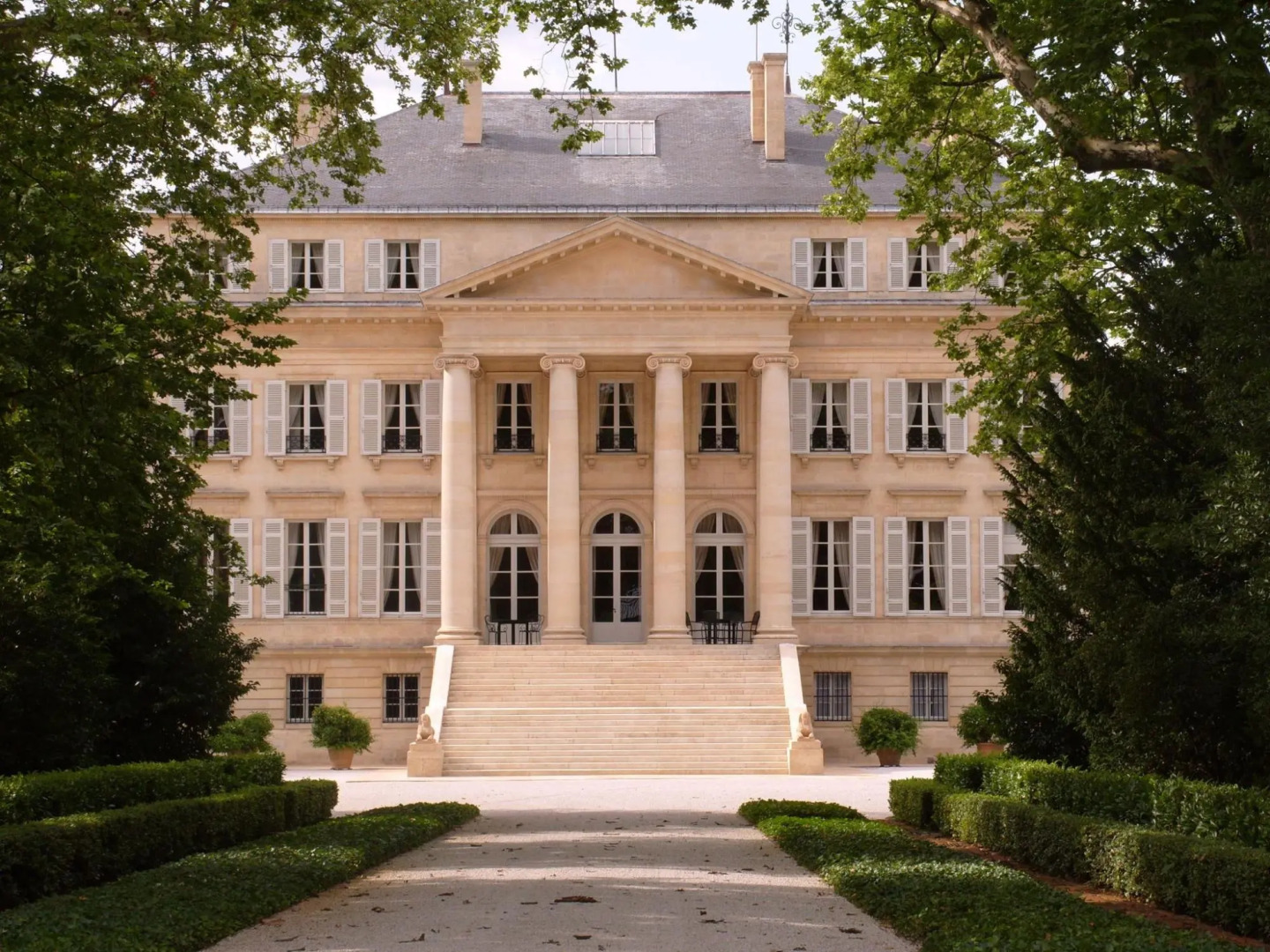 Stone House in a Vineyard, With Swimming Pool, Near Bordeaux
