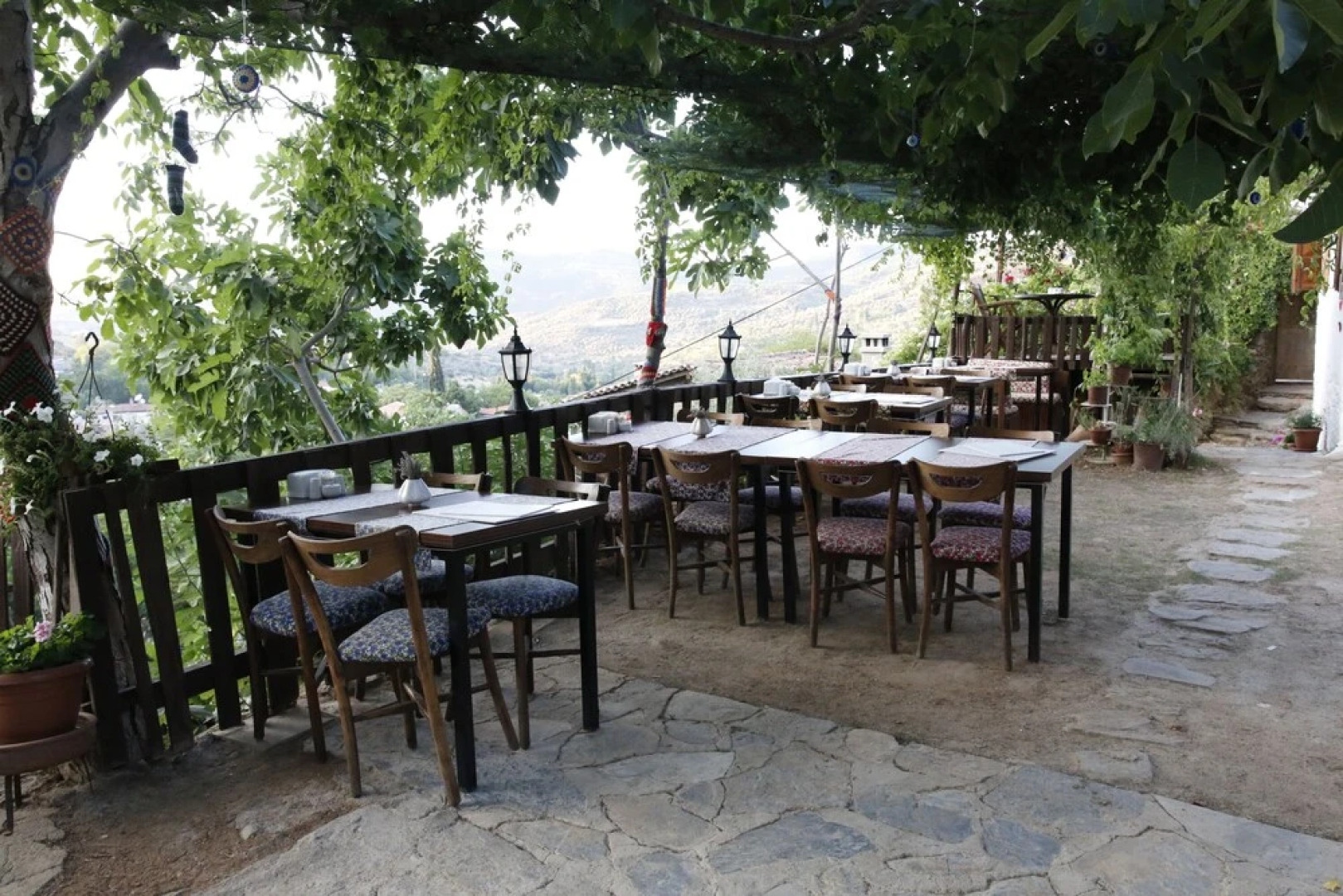 Shiraz Hotel & Restaurant