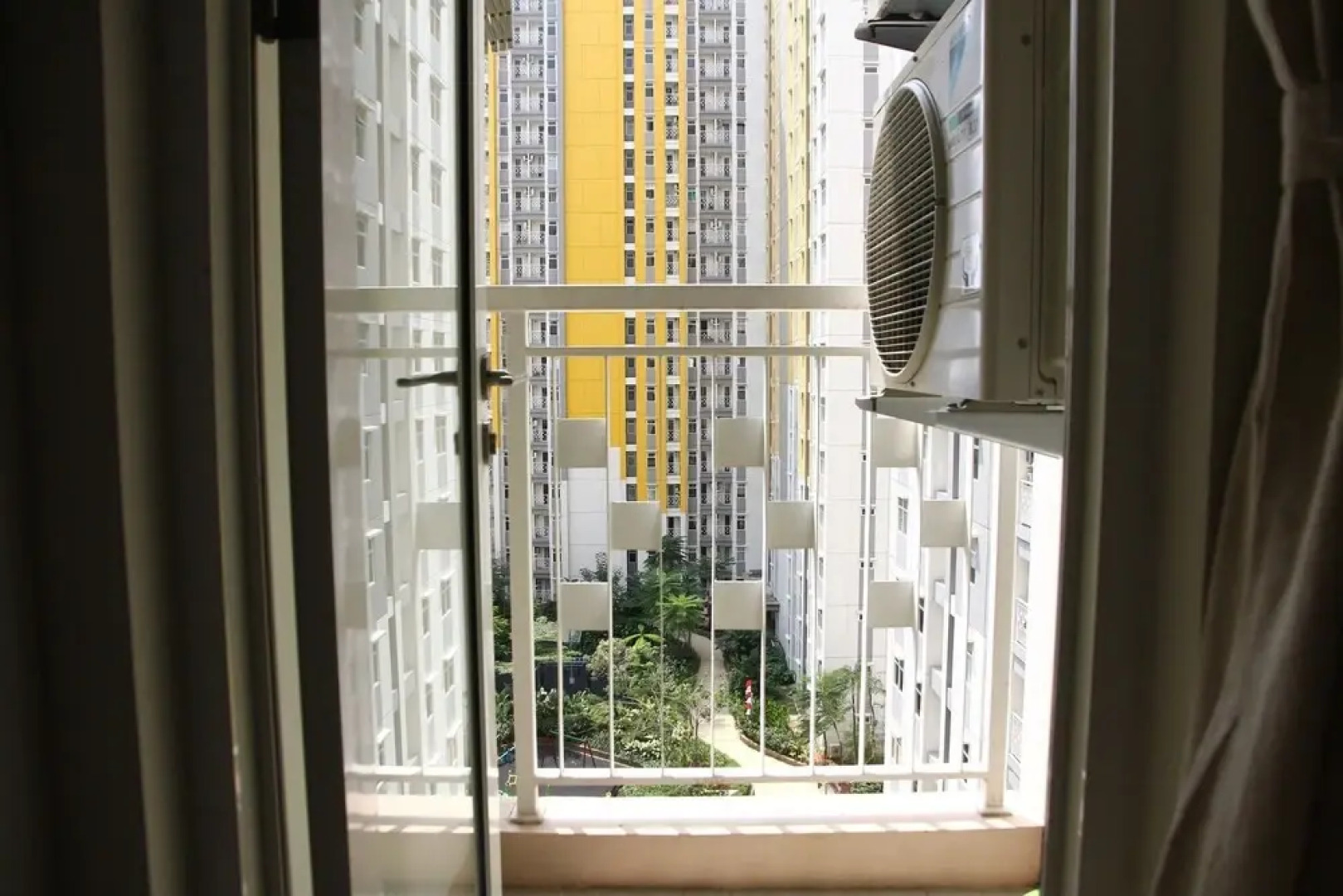 Comfortable The Springlake Summarecon Apartment