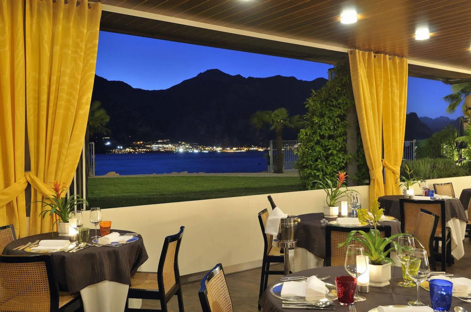 Hotel Castello Lake Front