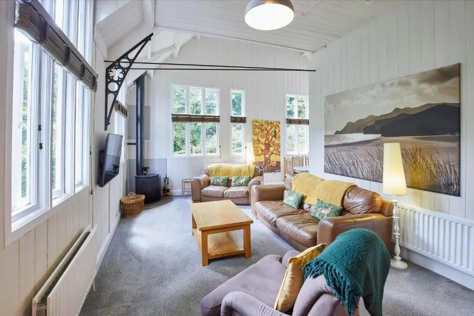 Host Stay The School House