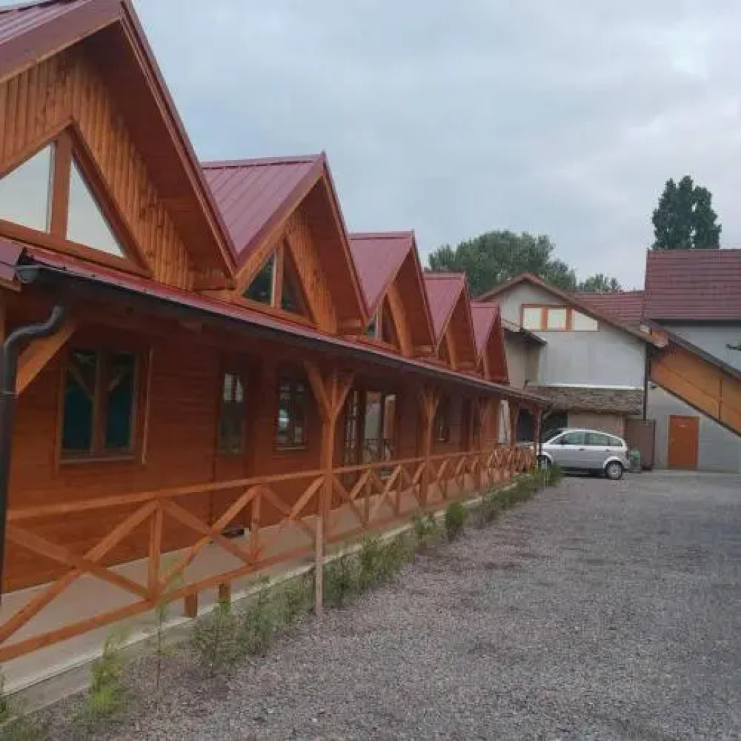 Roadside Restaurant & Caffe Bar