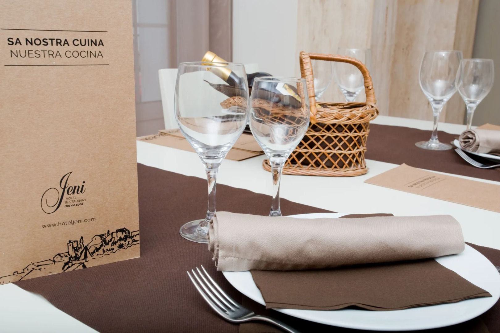 Hotel Jeni & Restaurant