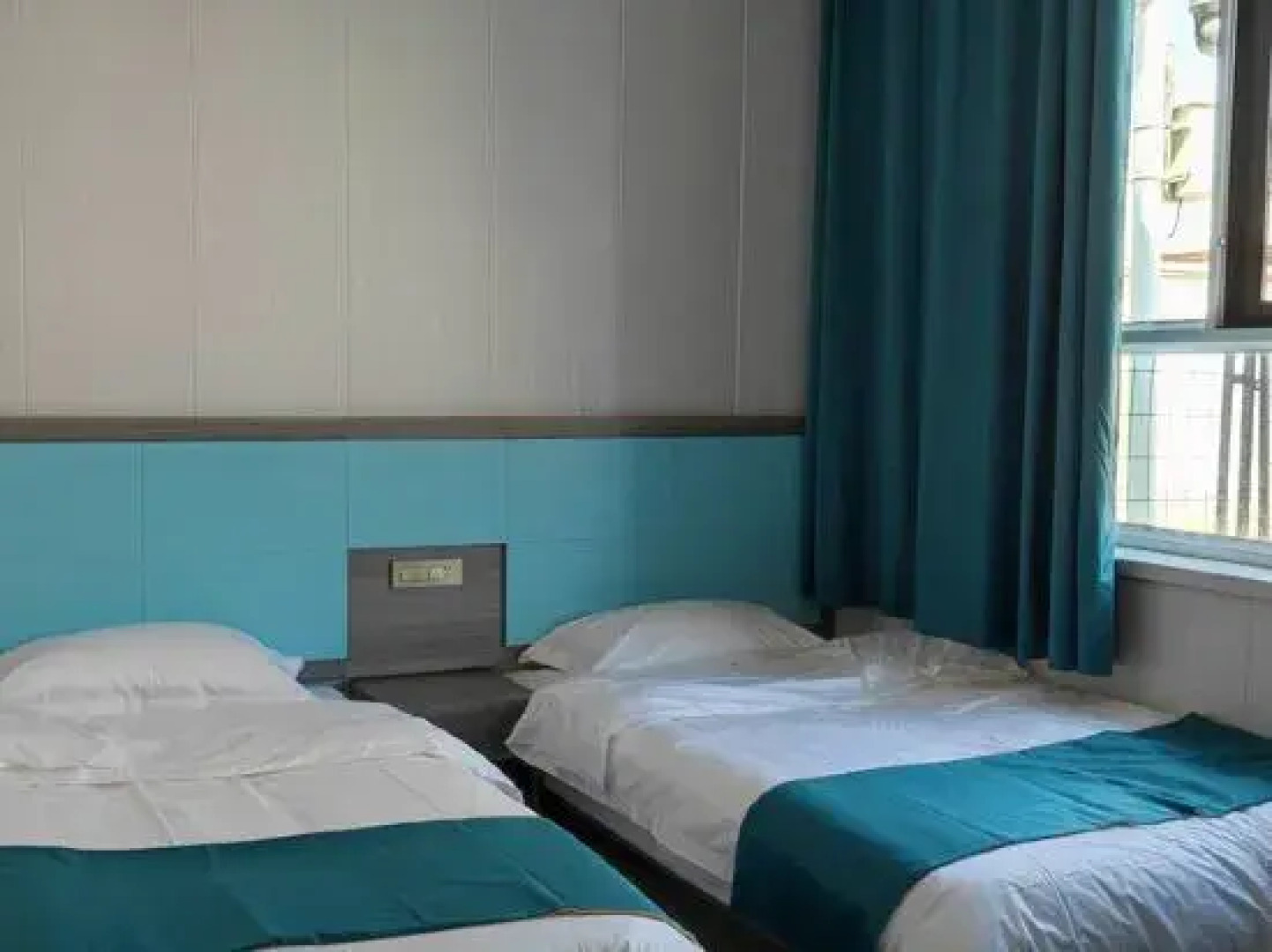 Ejinaqi Luxing Hostel