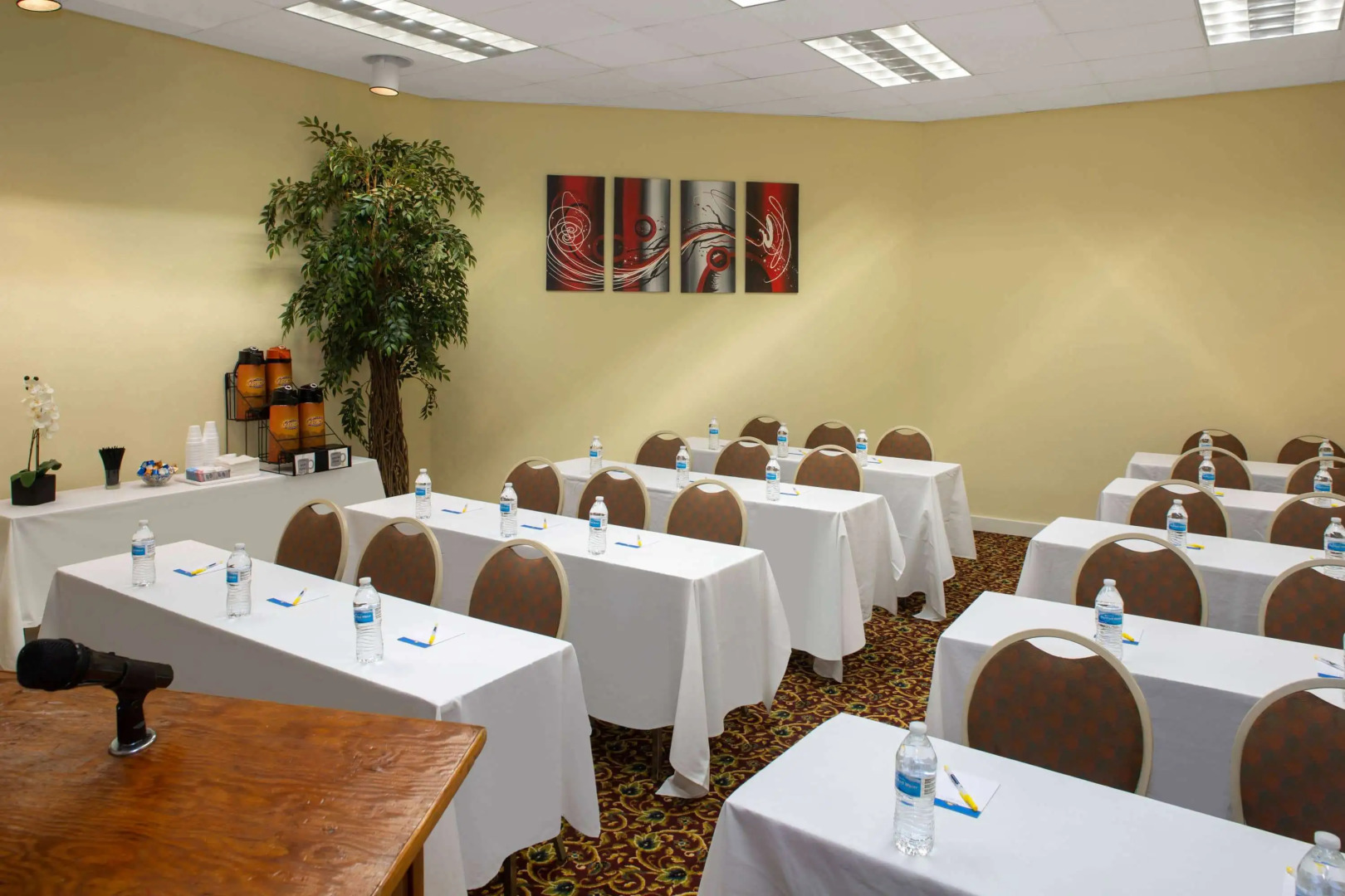 Days Inn & Suites by Wyndham Tallahassee Conf Center I-10