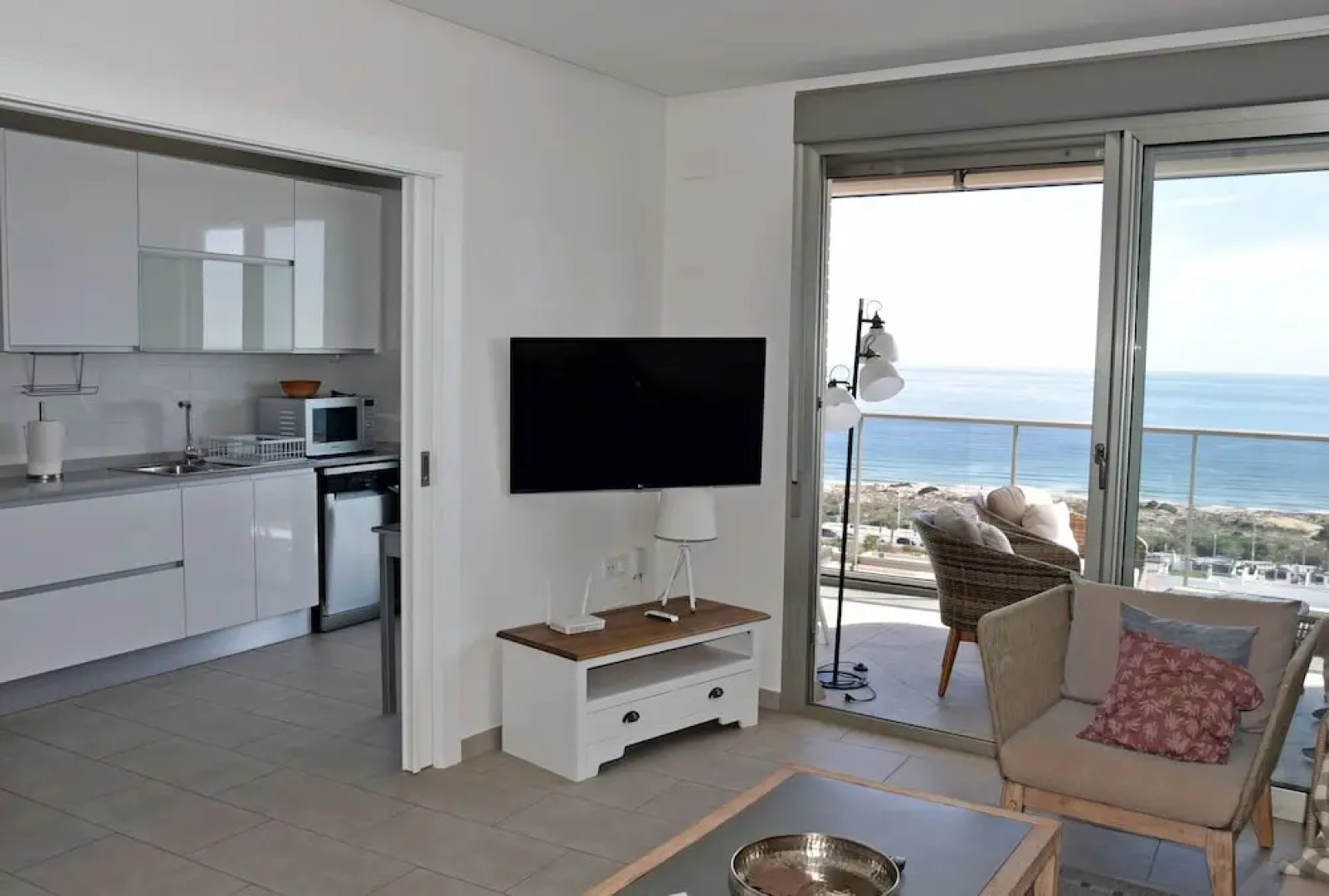 Apt with Sea View & Pool 5