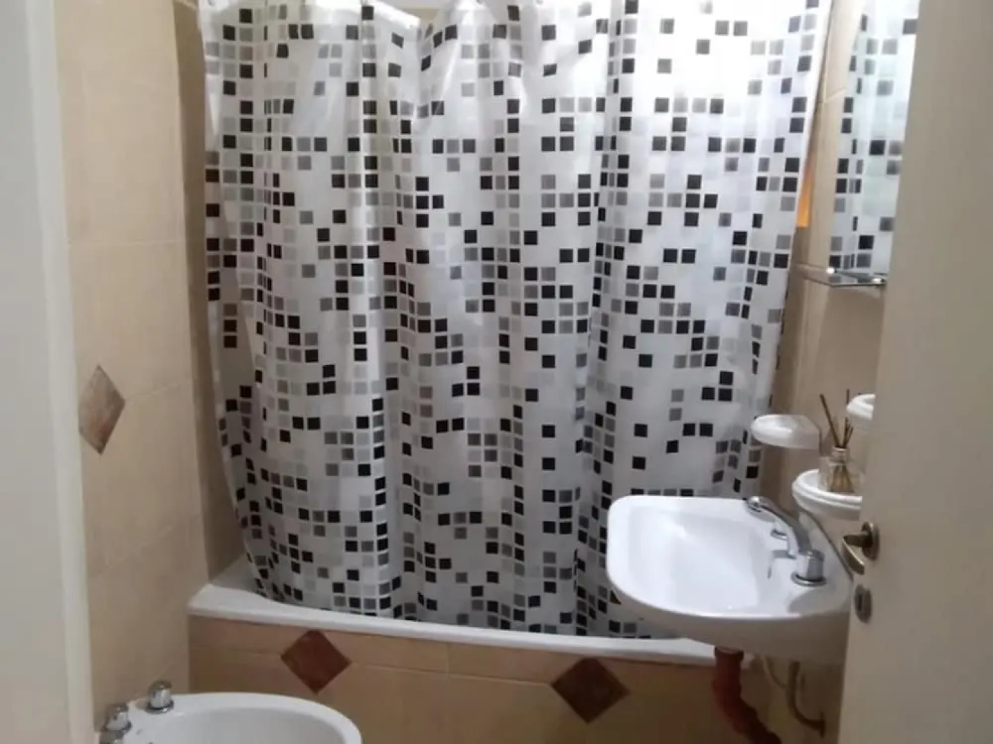 Private House - Airport