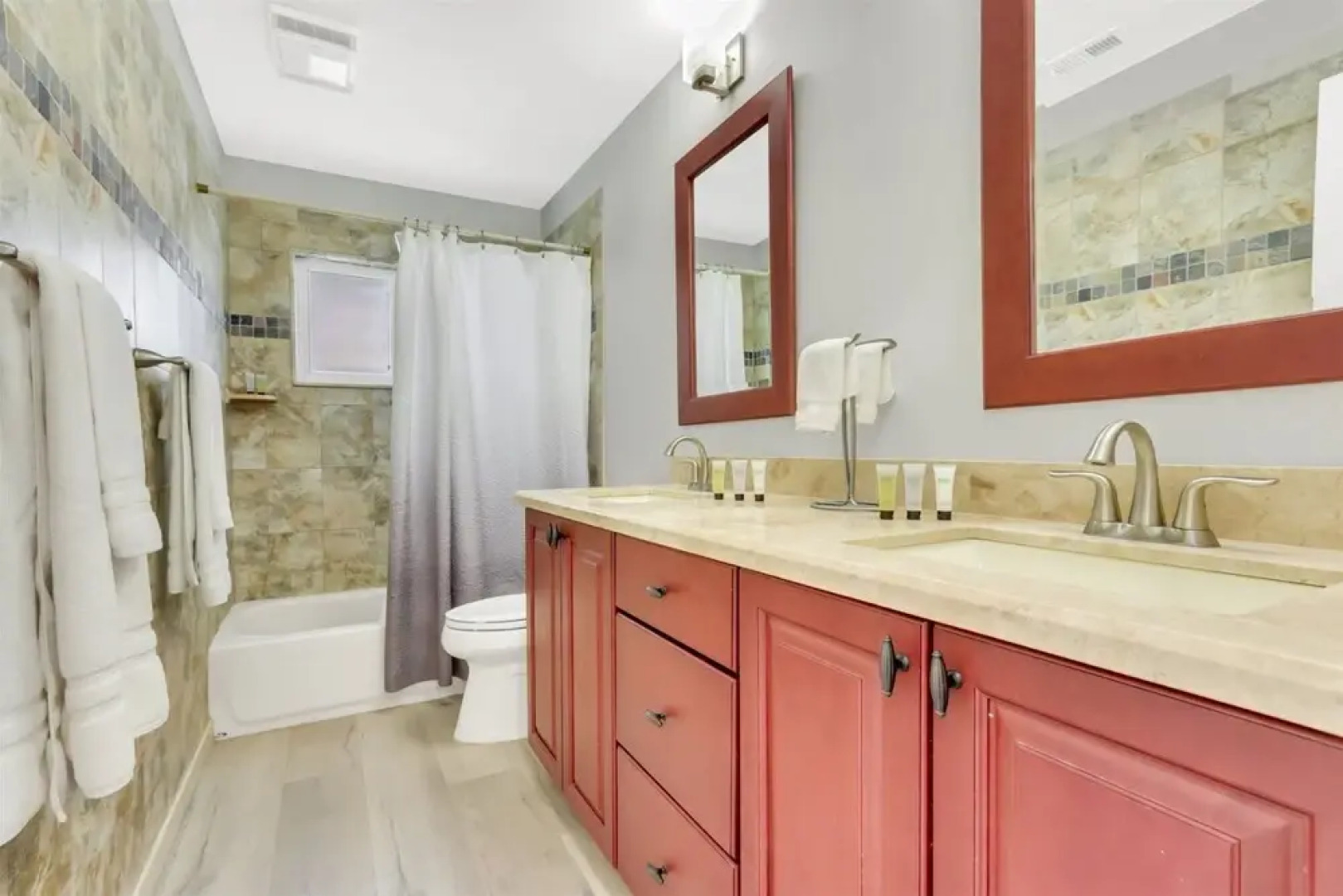 Watersedge - Private & Sanitized, Self Check-in. Perfect for Social Distancing & Working From Home. Private Pool, Pet Friendly. Super-host Support