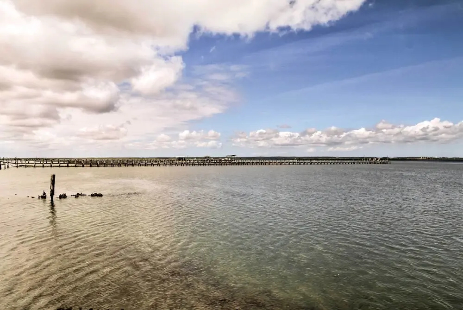 Bayfront Chincoteague Getaway w/ Fire Pit!