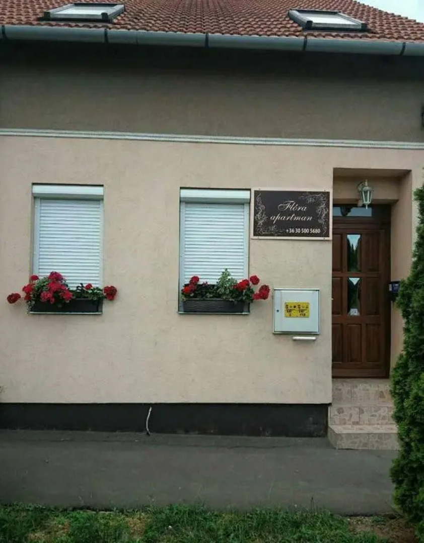 Flora Apartman