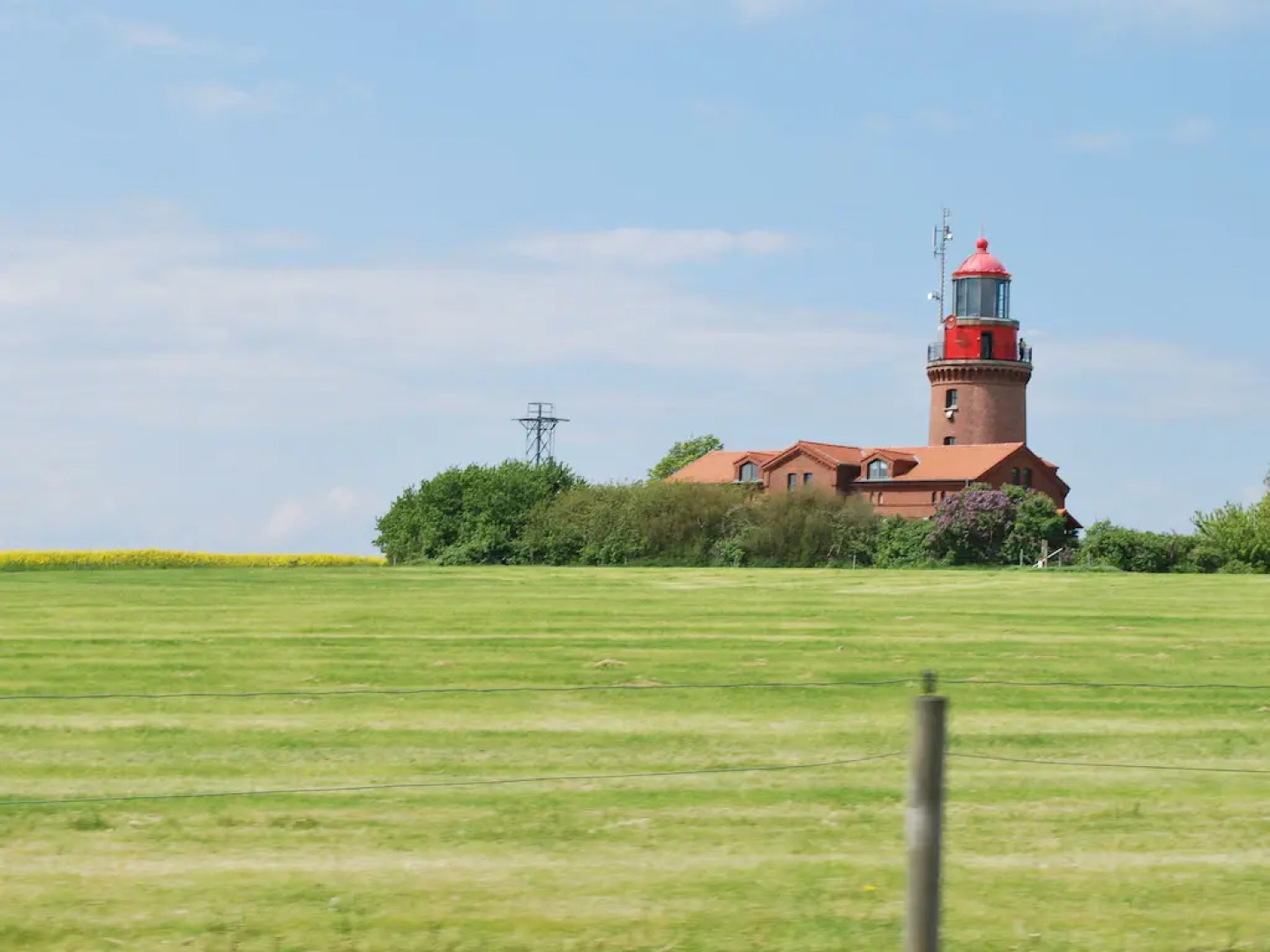 Large, Comfortable Apartment by the sea