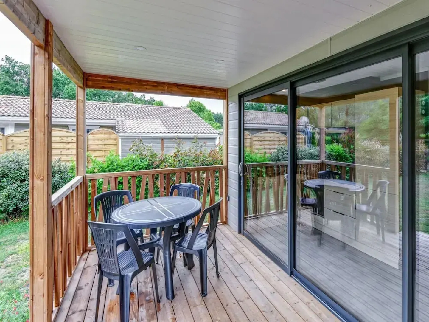 Secluded Chalet in Hourtin With Swimming Pool