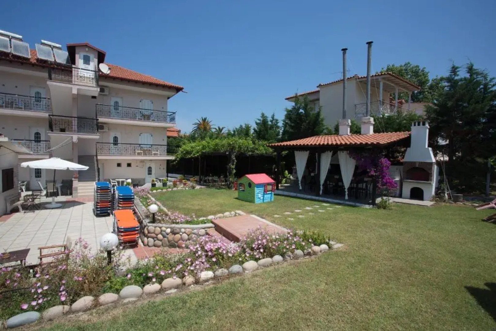 Theramvos Studios By Thomas