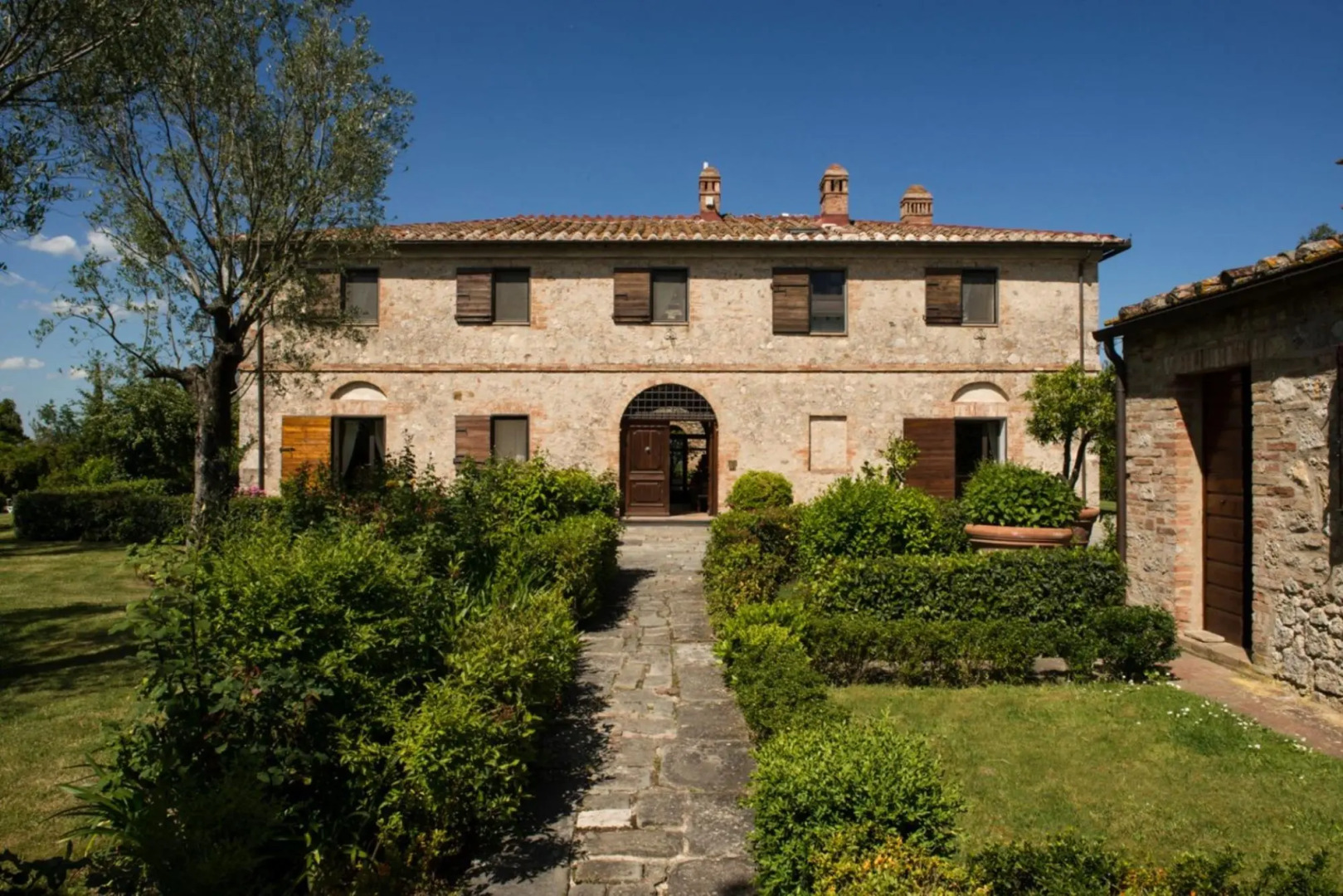 Independent Villa up to 18 Guests Pool Tennis Fitness and Wellness Area -villa Giuncheto