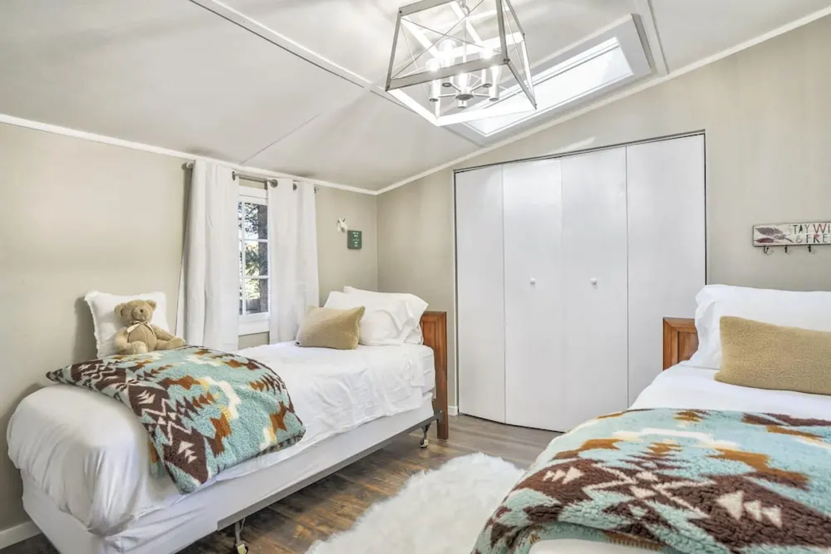 2brwren's Nestdowntown and Hiking Nearby