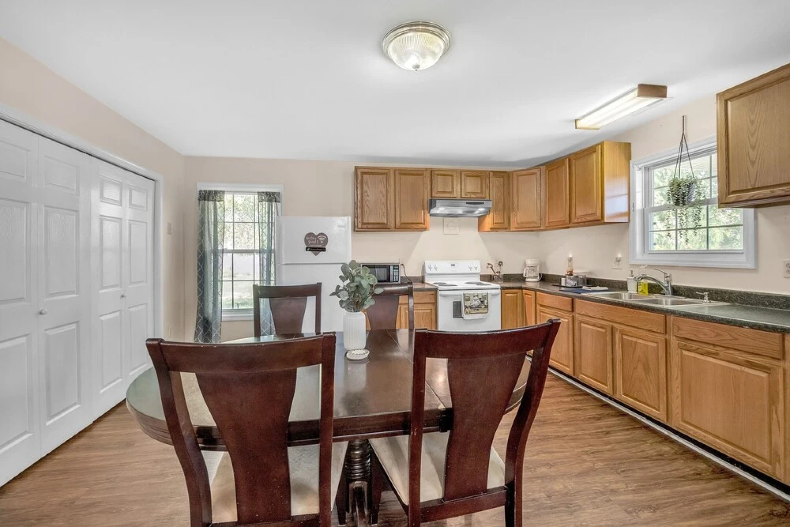 Have The Best Stay At Our Modern Art Gallery Home 3 Bedroom Home by Redawning