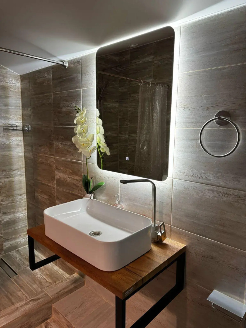 West House  (Вест Хаус) бассейн, баня и горы в 40 минутах