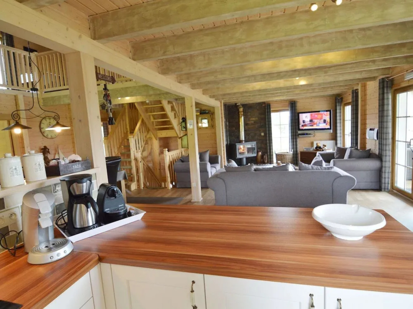 Cozy Chalet in Septon with Sauna and Jacuzzi