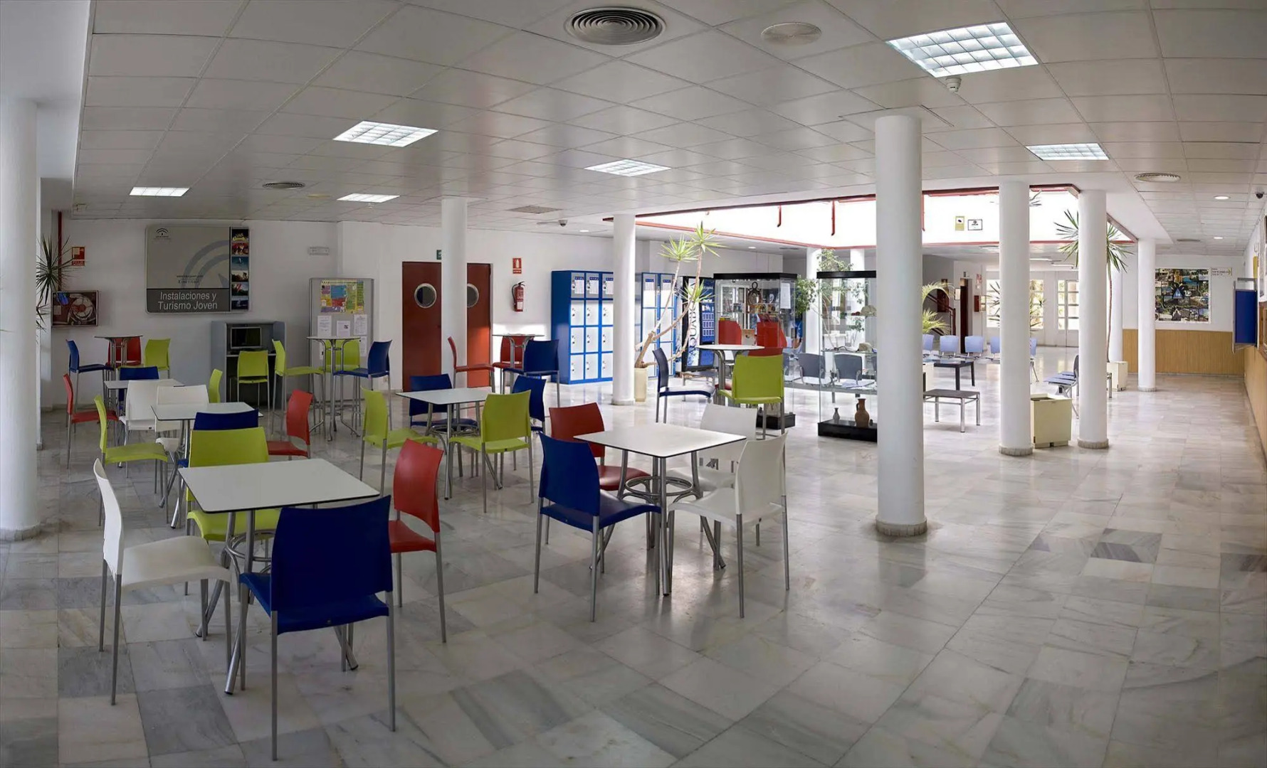 Albergue Inturjoven Almería - Hostel