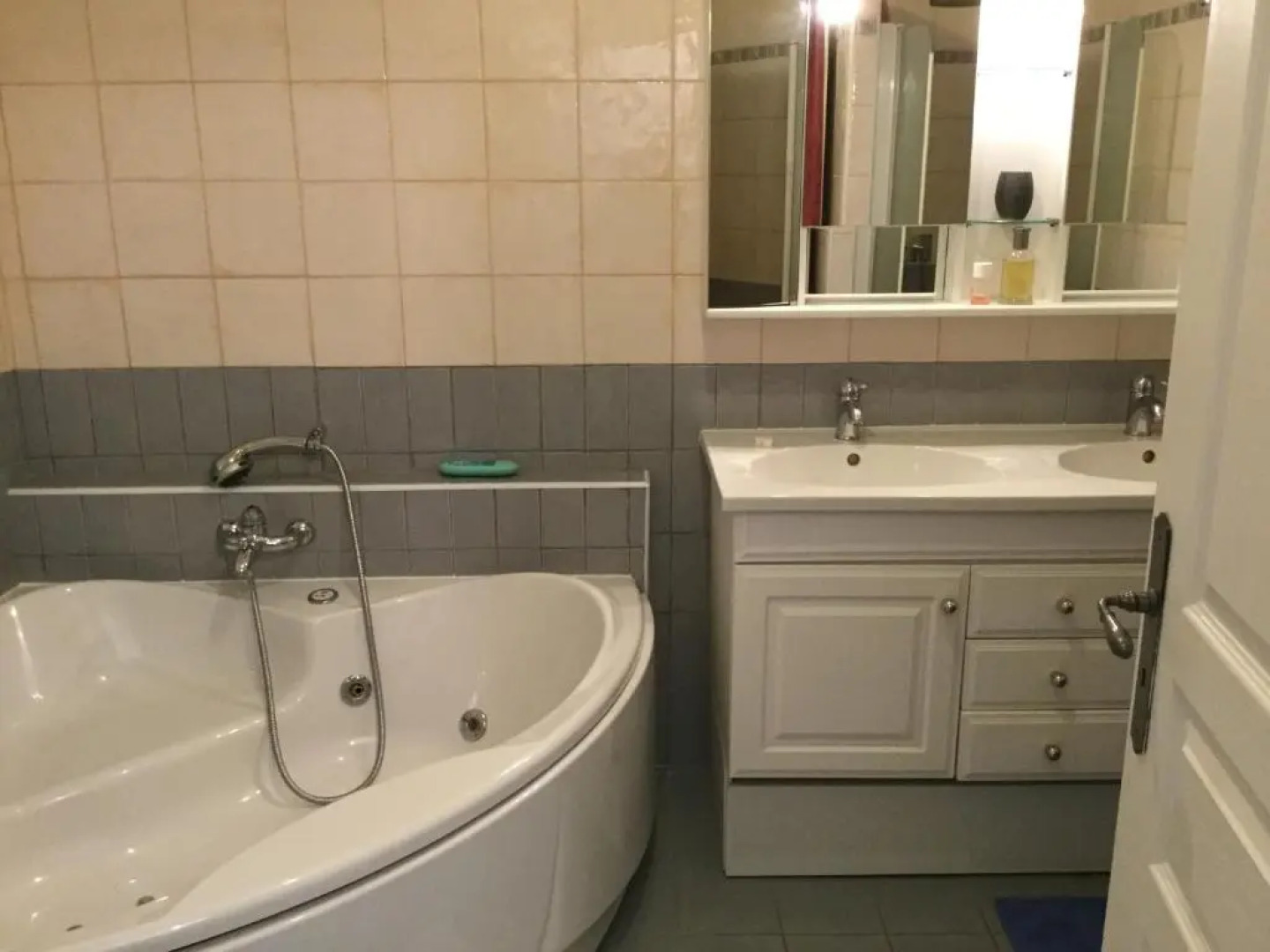 Agréable Maison de Vacances avec Piscine Privée, située à Robion au cœur du Luberon, avec une jolie vue, 8 personnes, LS2-293 PASCO