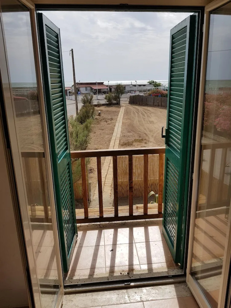 Beach House Scalzone