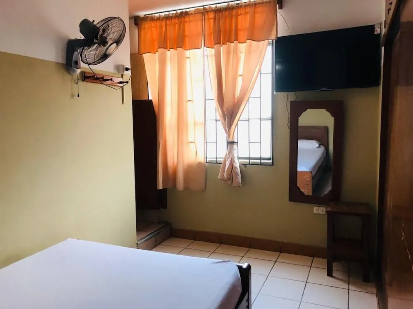 LEO DO-DO Hostal Piura