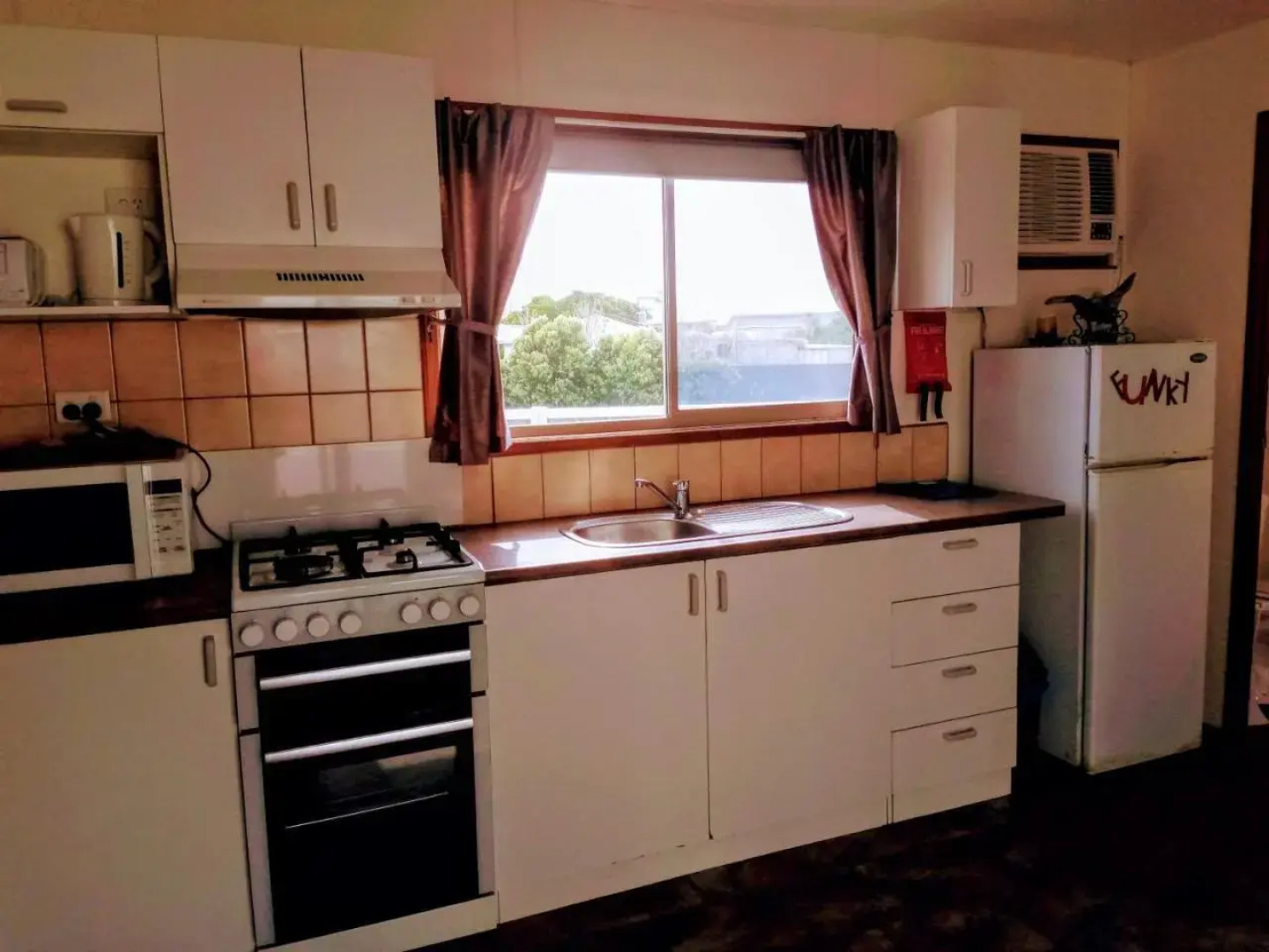 Rocks Retreat Cabin - Seal