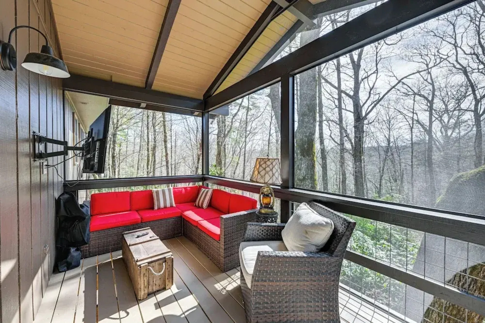 Updated Highlands Cottage w/ Deck + Fireplace!