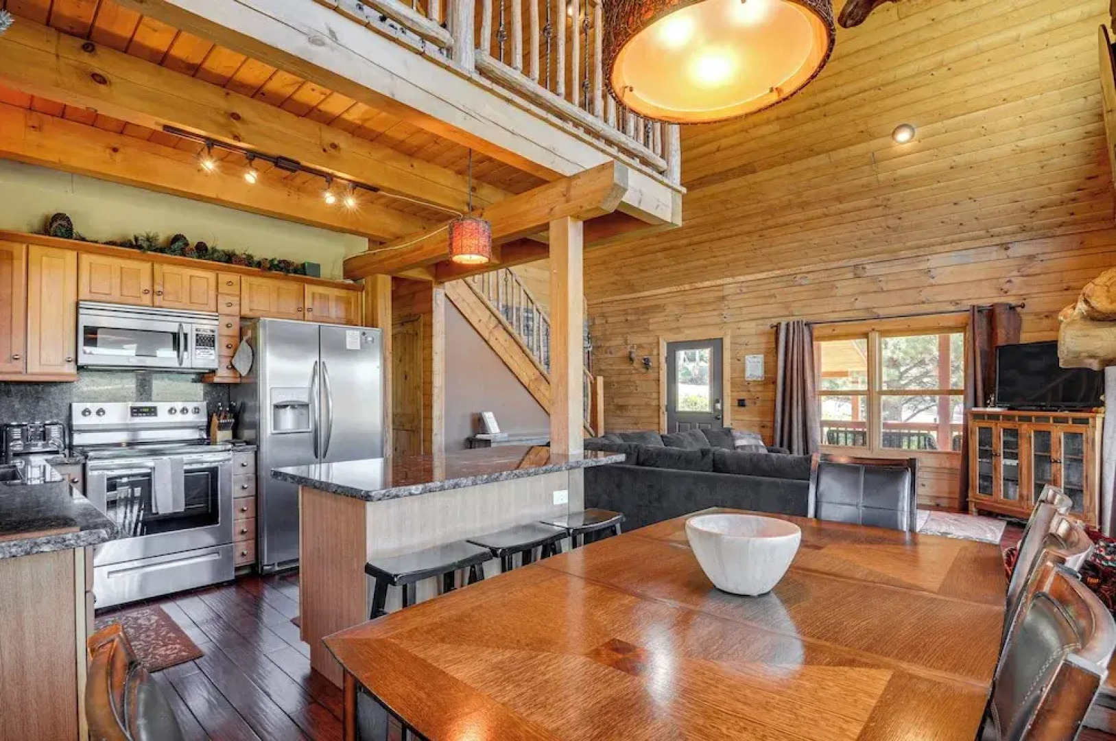 Cozy Family Cabin: Game Room, Near National Parks!