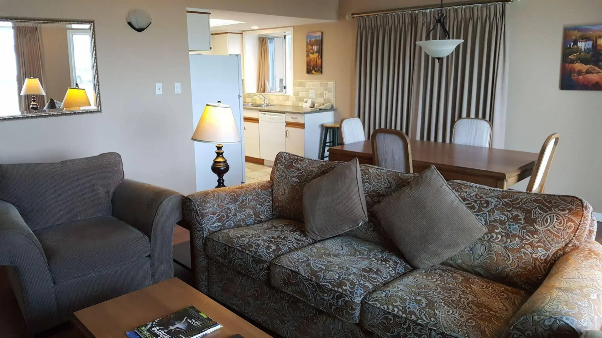 The Cedarwood Inn & Suites