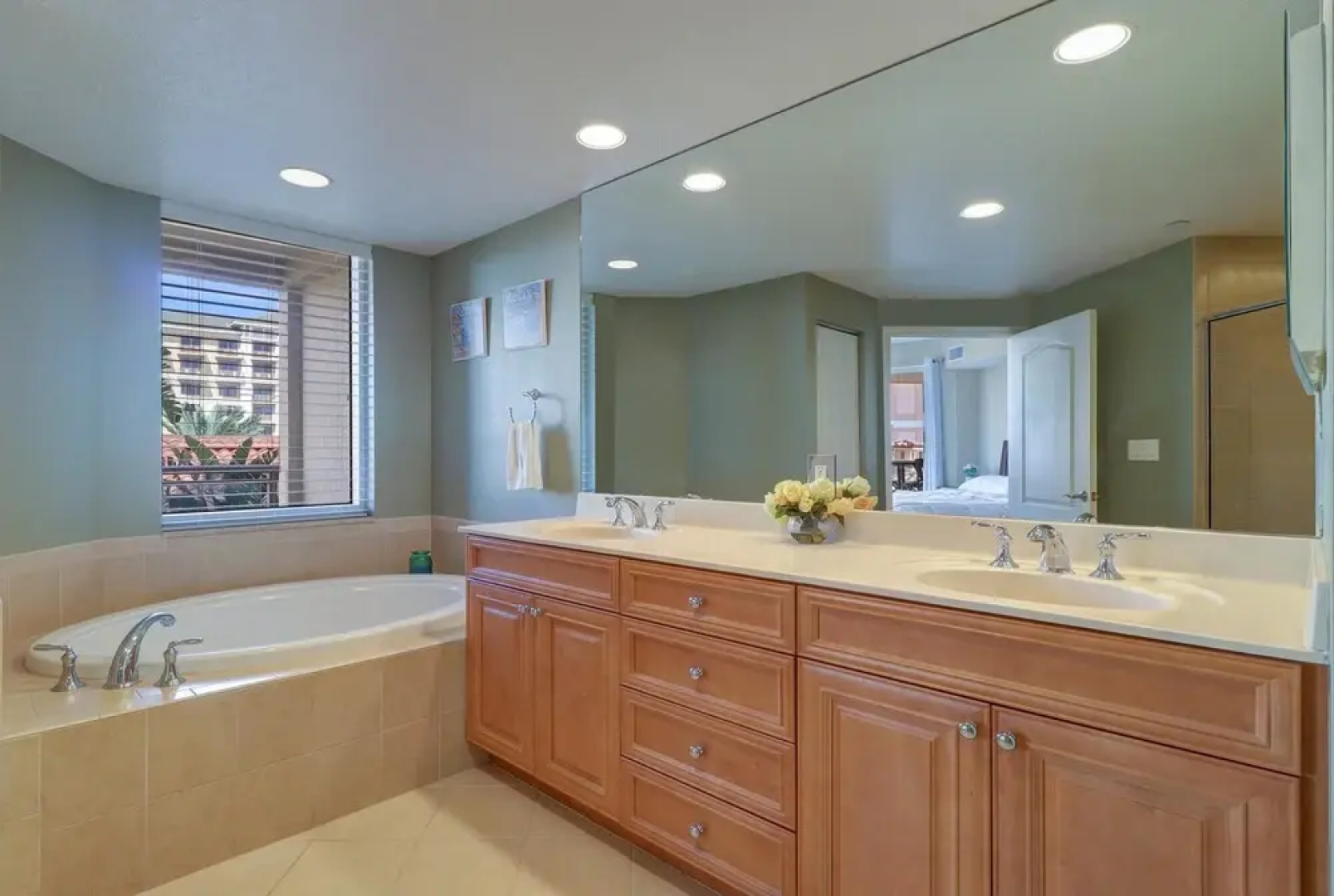 Stunning Beach Front 3 Bd Apartment @ Clearwater Belle Harbor 401