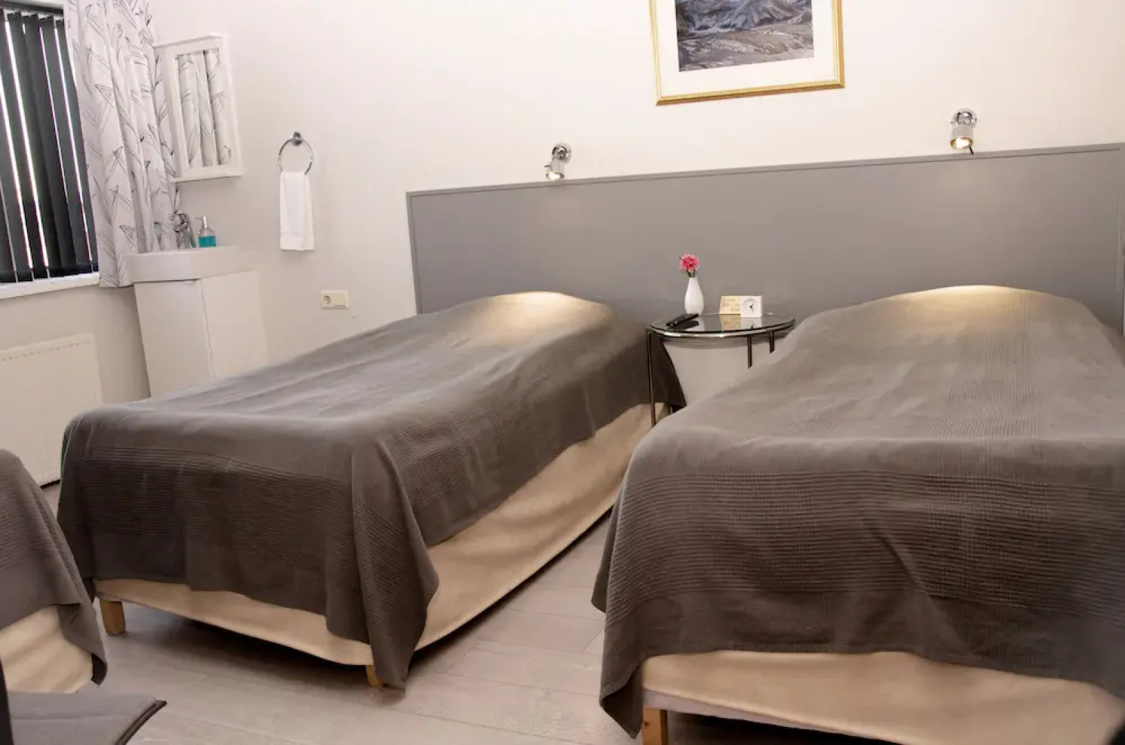 B&B Guesthouse - Bed and Breakfast Keflavik Centre