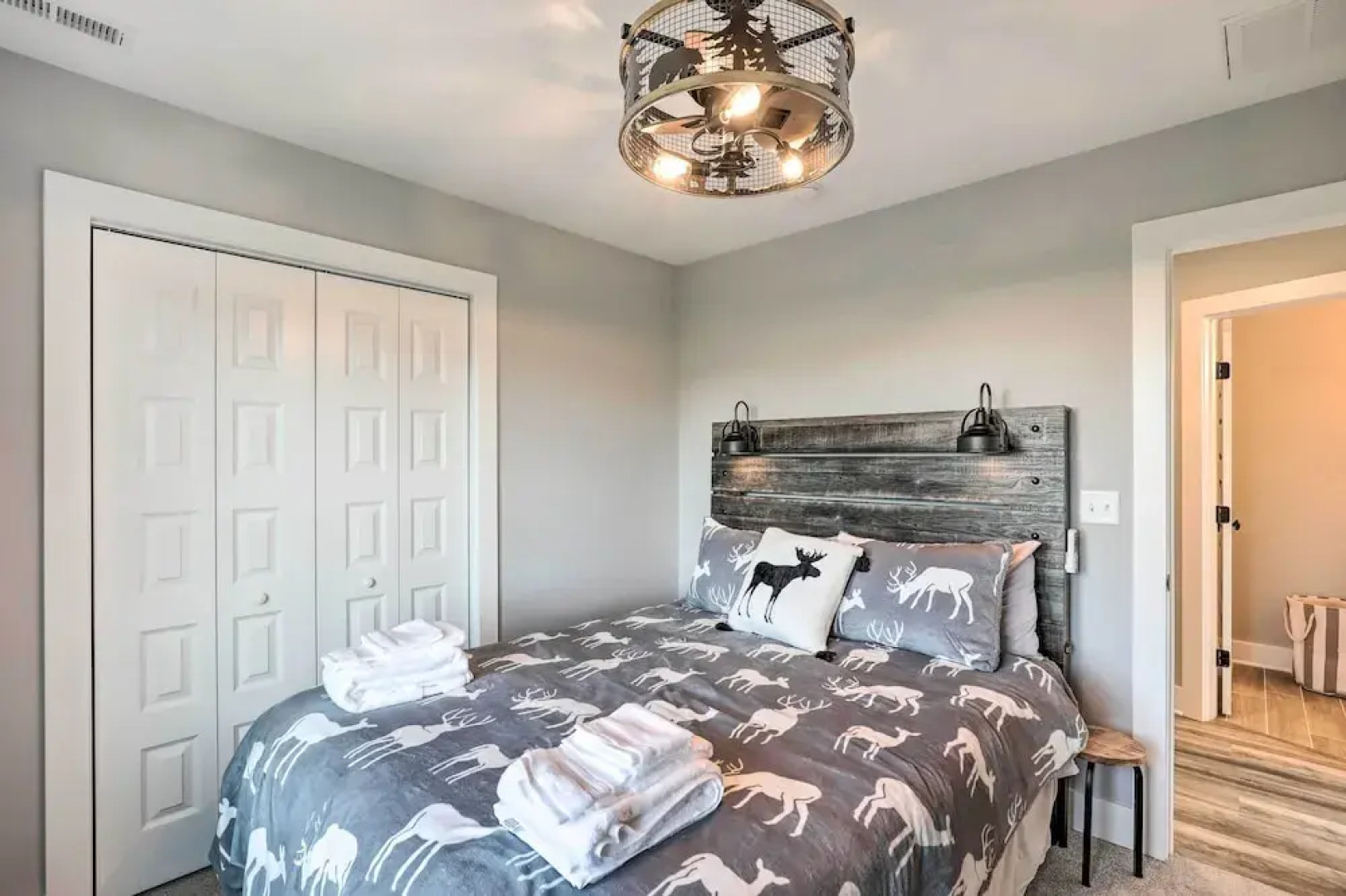 Escape w/ Hot Tub, Mtn Views: 5 Mi to Urban Trail