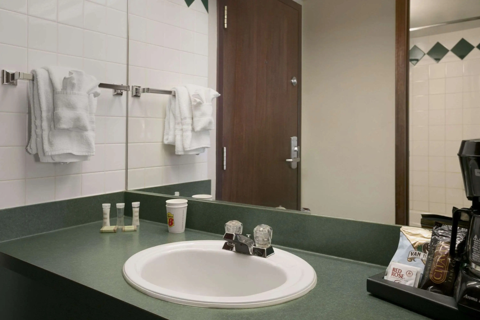 Super 8 by Wyndham Fox Creek