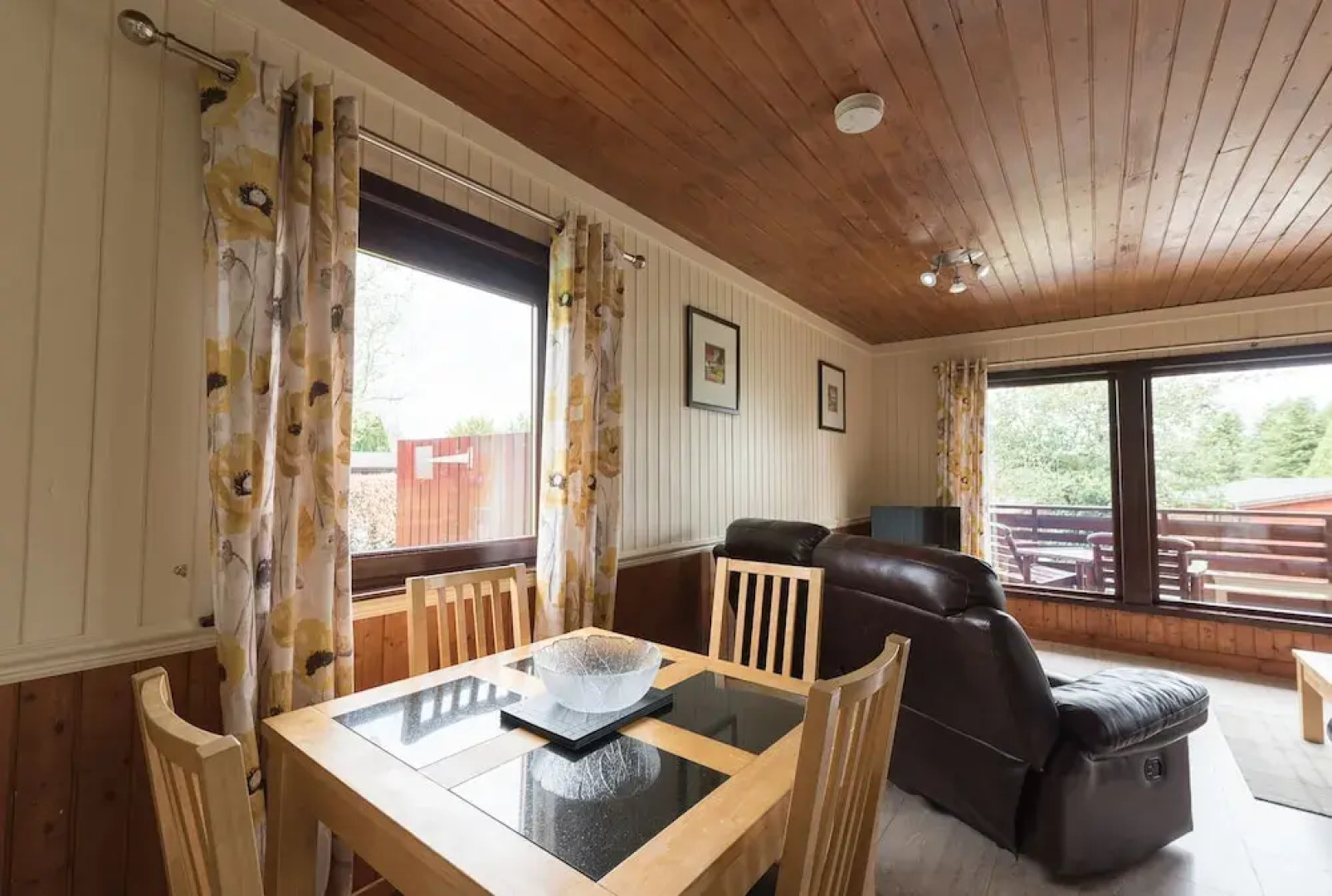 Conifer Lodge 8 With Hot Tub, Newton Stewart
